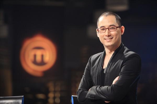 刘一帆老婆朱宏莉资料照片,刘一帆是不是植发了头发多了