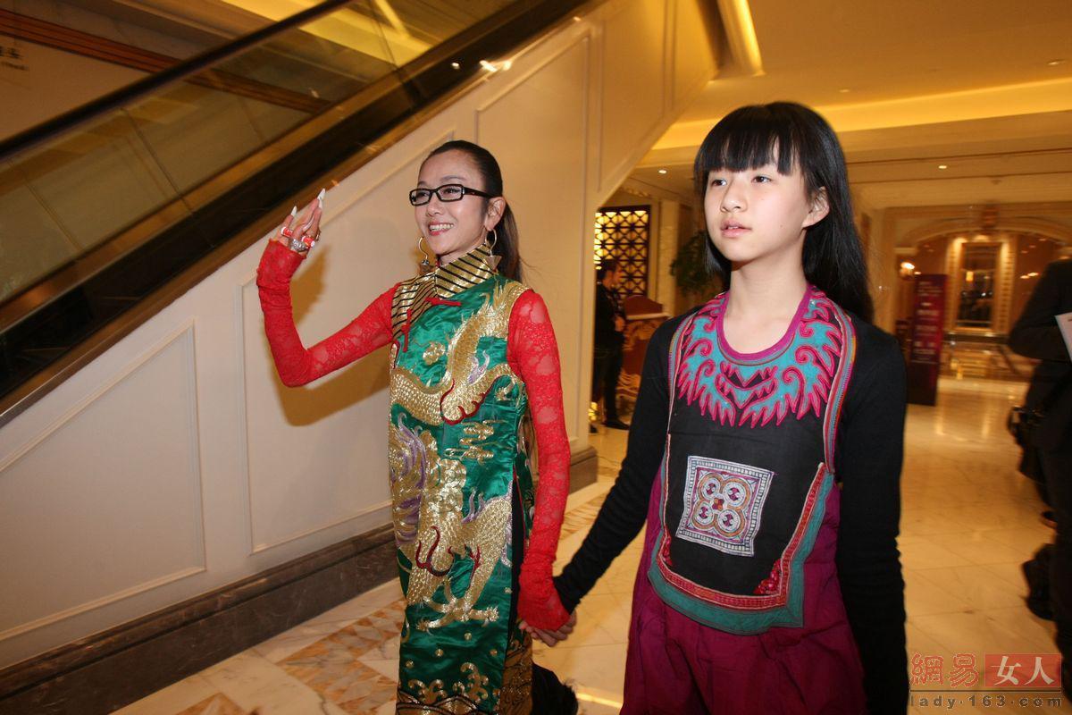 小彩旗和杨丽萍为什么闹翻了?小彩旗哪里自甘堕落了