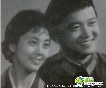 王刚第一任妻子杜小娟照片资料,王刚三任妻子盘点