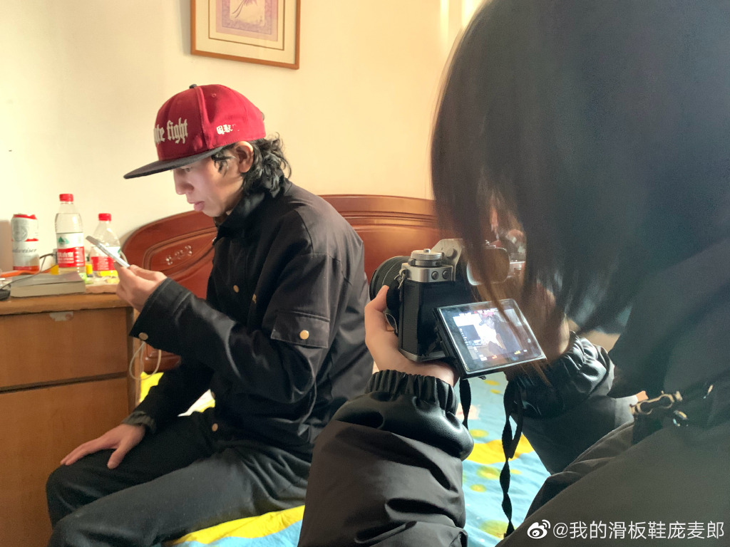 庞麦郎现状:患有精神分裂精神病已经住进医院