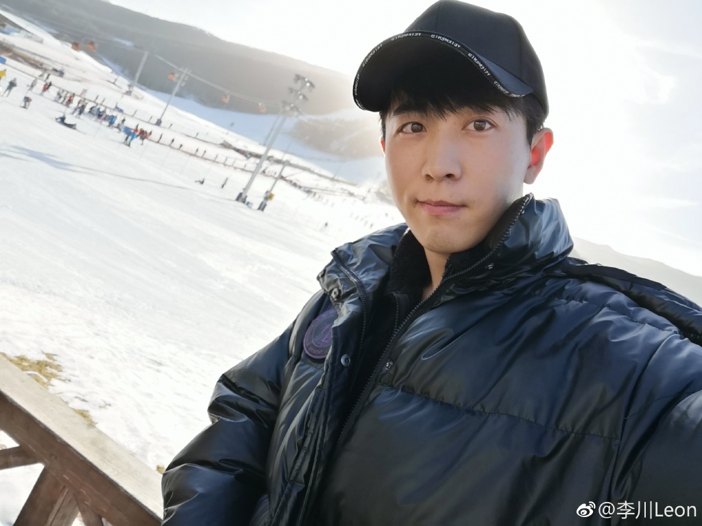 娄艺潇和李川是什么关系情侣吗?李川和于朦胧很像对比图