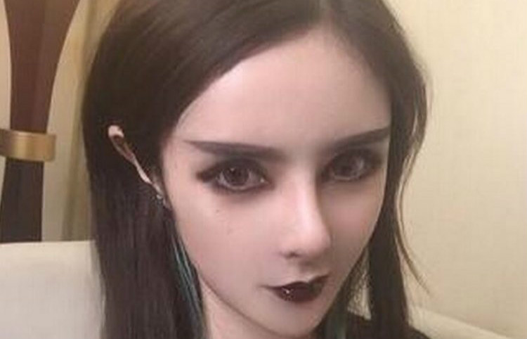 网红始祖再复出 沉珂自残割舌照片曝光超恐怖