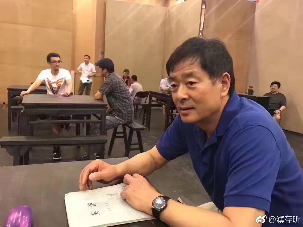 濮存昕小儿麻痹怎么恢复的这么好,谁看好了濮存昕的腿?