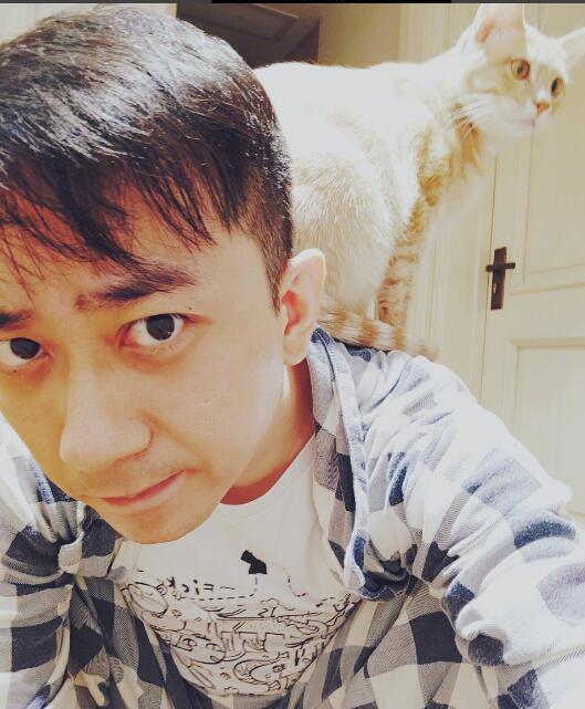 王自健现状如何做什么去了,王自健和郭德纲有什么恩怨?