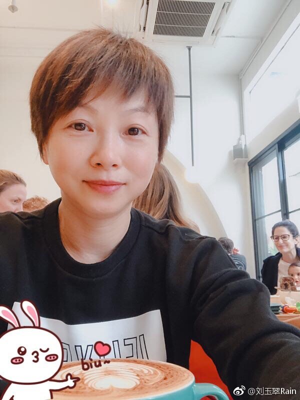 现实中刘玉翠喜欢黄日华吗,刘玉翠和黄日华关系如何?