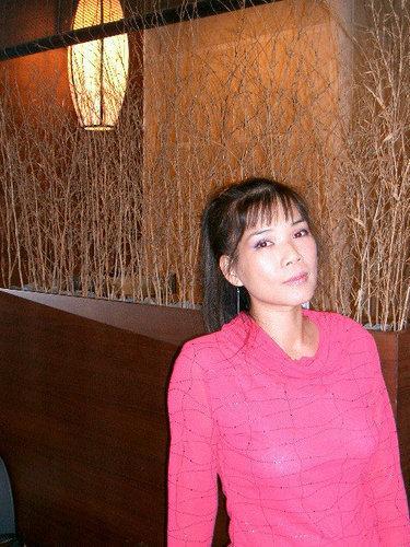 韩宝仪和邓丽君是不是同一个时代,她俩谁嗓音比较干净更厉害?