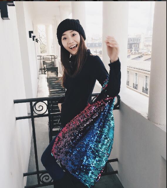 杨爱瑾与伍智恒撞脸对比照,伍智恒年轻照片很漂亮
