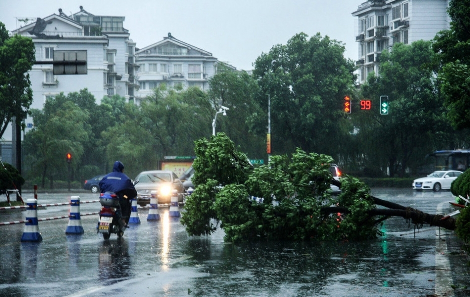 台风蓝色预警是多少级?台风能把航母吹翻吗