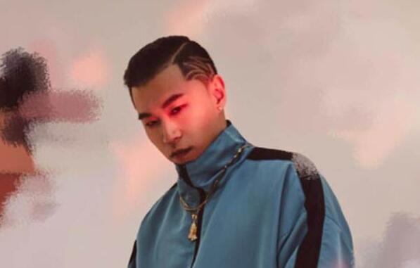 王以太为什么叫3ho?中国新说唱王以太旁边打马赛克的是谁
