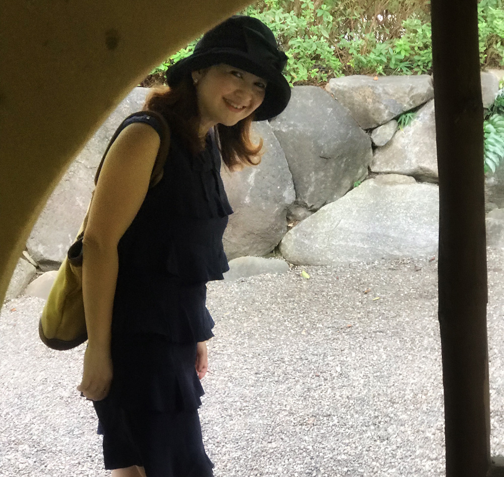 你是来拉屎的吧小女孩是谁演的?小女孩沈洁长大后的样子照片