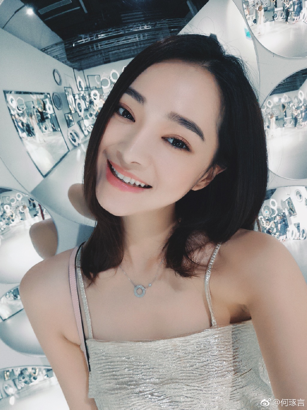 ôûϢ˲ˣ˳Ȧ