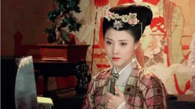 太子碰到亲王谁先行礼?皇妃见到太子要行礼吗