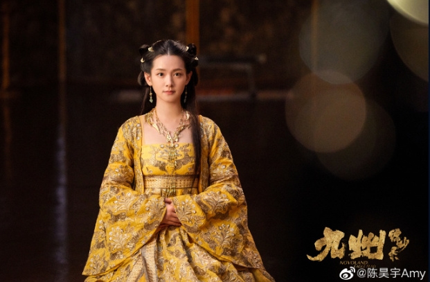 陈昊宇结婚了吗老公是谁,她和陈瑶长的好像对比照