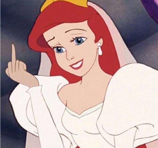 女孩竖中指为什么不好?对异性竖中指是喜欢还是挑衅?
