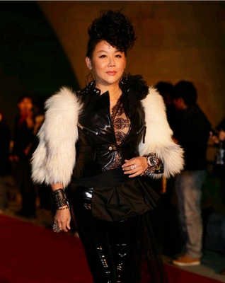 蓝心湄打林心如视频,蓝心湄为什么有黑卡那么有钱
