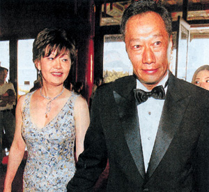 富士康郭台铭几个老婆简介,郭台铭为何大举投资美国?