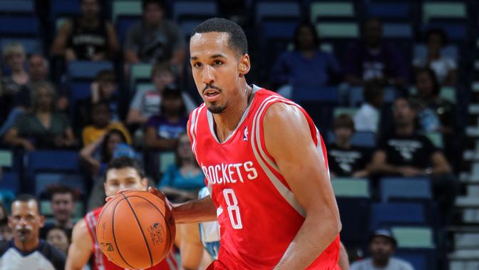NBA利文斯顿断腿GIF图,利文斯顿是那年的新秀?