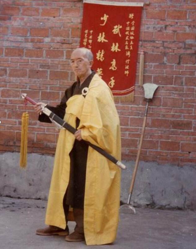 海灯法师一指禅倒立是真的假的,他有真功夫吗到底多厉害?