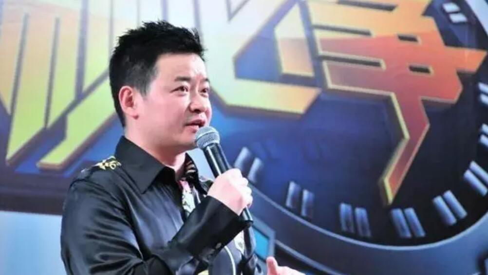 李嘉明为什么叫尔康,他现在为什么不主持了?
