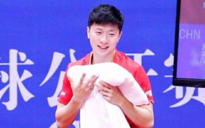 马龙丁宁有爱的照片,马龙大家都叫他奶龙是为什么