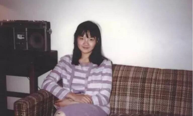 洪晃年轻时很美照片,洪晃现在为啥长得丑了