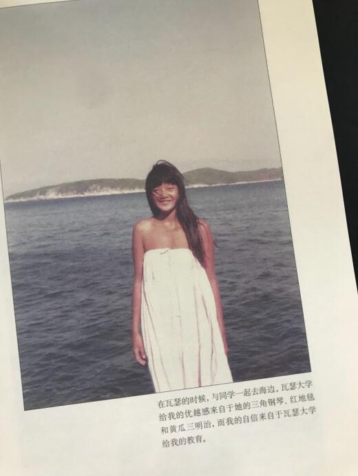洪晃年轻时很美照片,洪晃现在为啥长得丑了