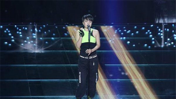 杨美娜资料背景私房照曝光 杨美娜独特唱功获赞“中国蕾哈娜”