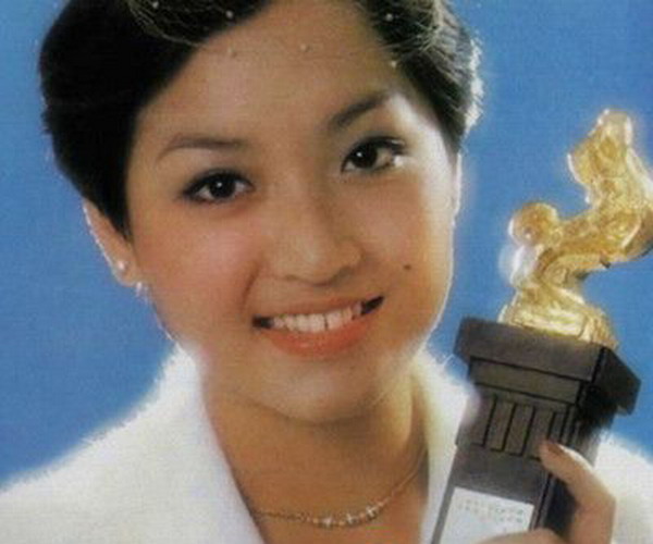 恬妞拍过三级片吗?恬妞年轻时候的照片真美