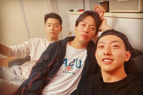 CNBLUE��Ա������ʲô�£�CNBLUE�������¼�����ô���£�