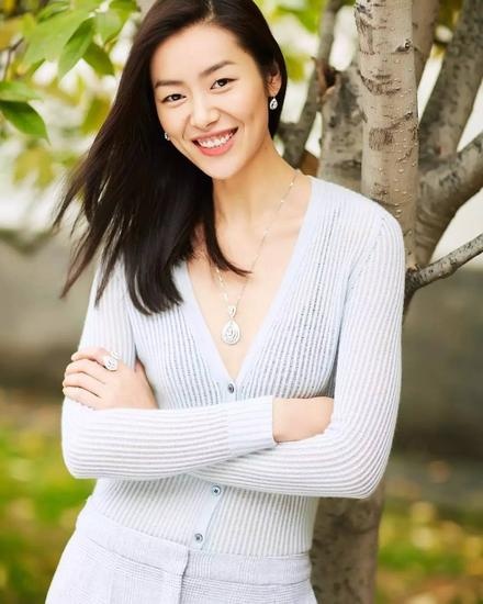 刘雯崔始源订婚是真的吗 刘雯身高多少