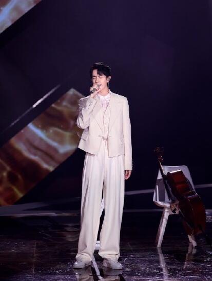 于朦胧是那一届快男?他和华晨宇关系好吗?