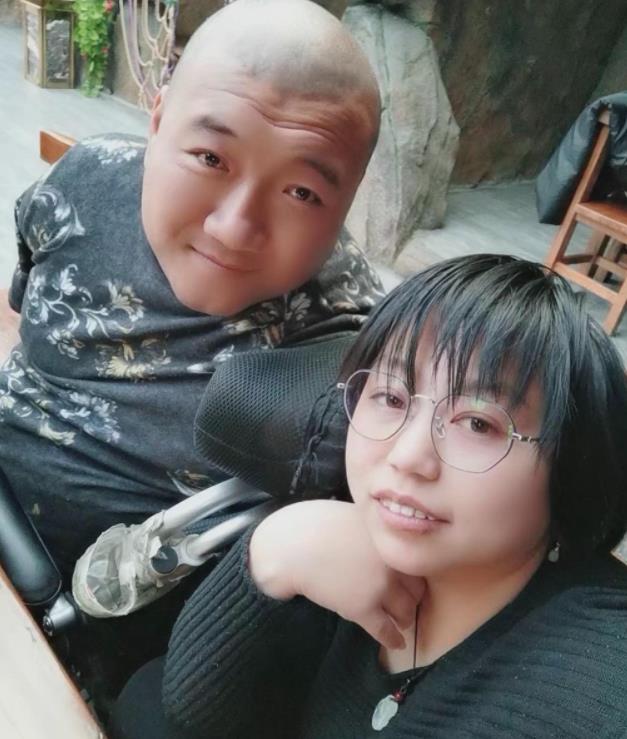 筷子哥袁立东为啥失去四肢?筷子哥的老婆和孩子照片