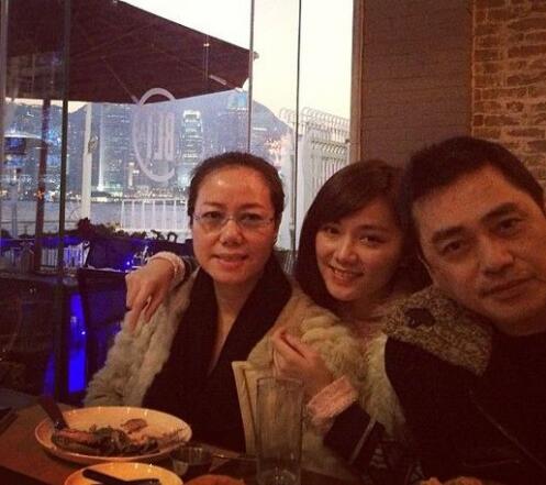 罕见汤镇宗老婆图片 女儿汤洛雯封父亲为偶像
