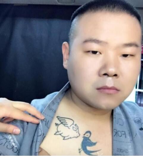 张云雷胸口纹身是啥图案,德云社成员好像都有纹身