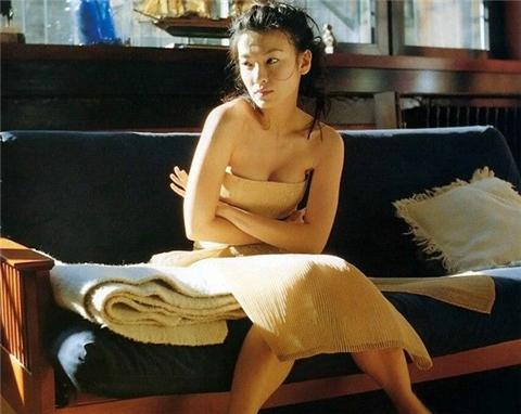 八字奶的女人命好吗?女明星八字奶图片