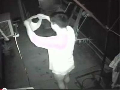 男子偷穿邻居女式内衣,男人穿女人内衣是什么病?