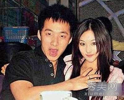 张馨予任人摸胸旧照流出 靠F巨胸上位史曝光