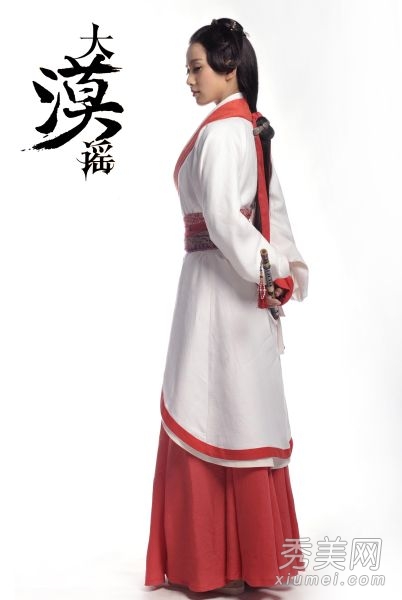 《大漠谣》最新定妆照 刘诗诗穿汉服持竹笛