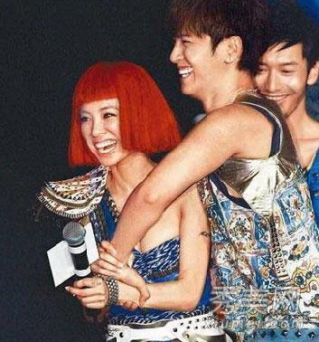 ��ͯ�����з�˿ǿ�� �̵��������Ů��