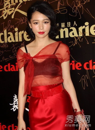 法国女星戛纳红毯走秀 透视装抢镜