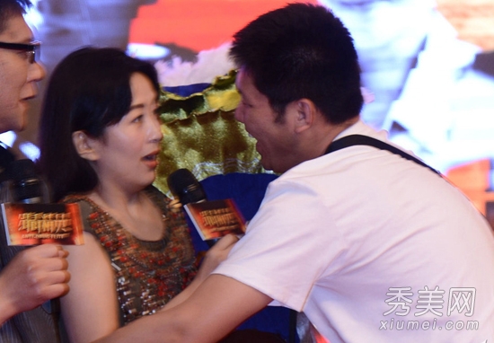 ��ͯ�����з�˿ǿ�� �̵��������Ů��