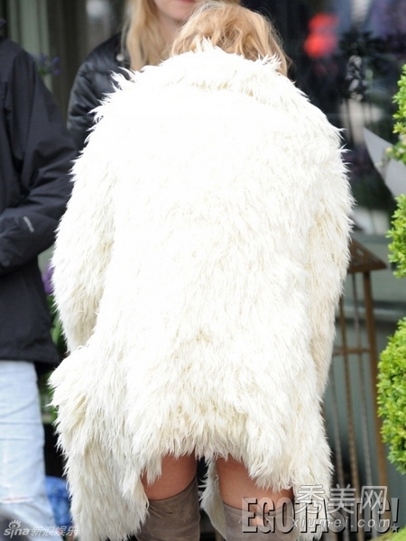 性感女星当街上下真空 大尺度走光