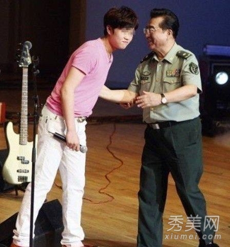 ���ң�����һ���������ع� ��ͬ��Ȱ���