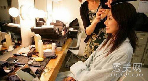 日本AV女优工作现场照曝光 捆绑拍虐待戏