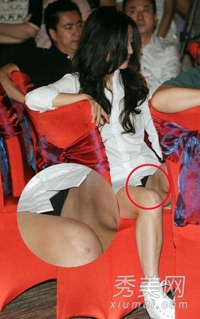 ����СS��־�� Ů�����߶��߹�¶��¶����