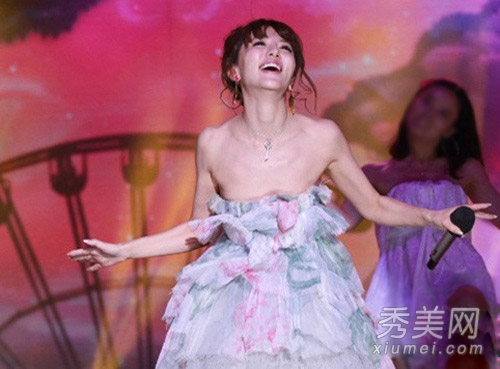 16��Ů�Ǽ����������˲�䱻ץ��