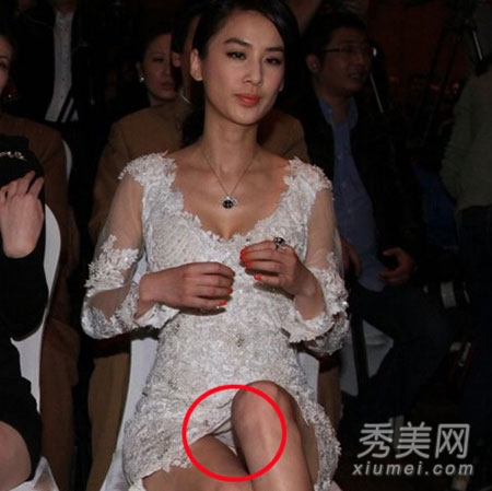 黄圣依成走光女王 胸贴底裤全露