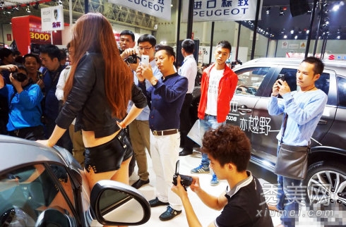 10��Ů�Ǻ���¶ȹ�´�����͵��