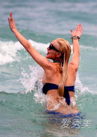 �������� Ů�Ǻ�����Ϸ�Ȼ��Ử�������