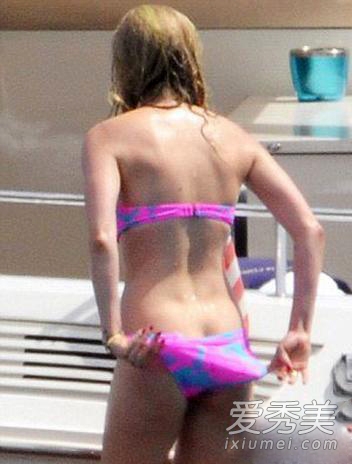 �������� Ů�Ǻ�����Ϸ�Ȼ��Ử�������